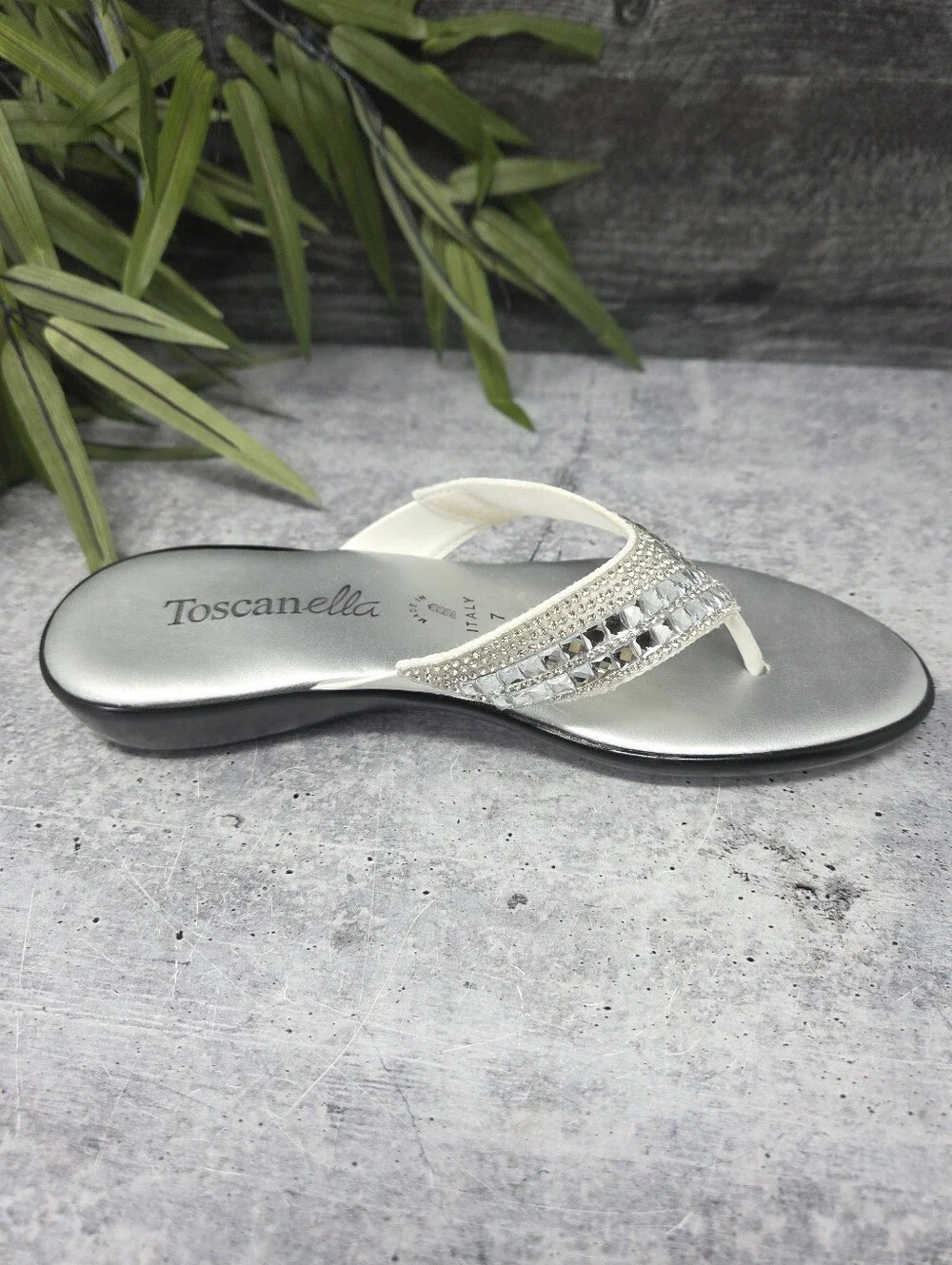 Toscanella Silver Metallic Jeweled Thong Sandals Flip Flops Size 7 - Picture 3 of 8